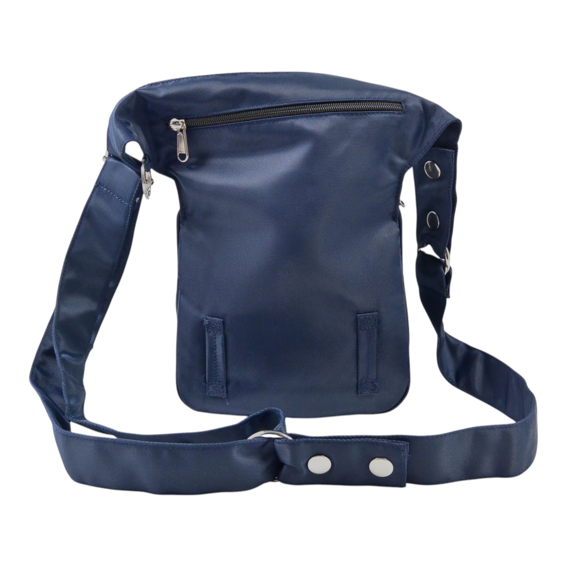 Gürteltasche aus wasserabweisendem Nylonstoff in Dunkelblau. Auf der hinteren Seite der Tasche befinden sich ein Reißverschlussfach und zwei Gürtelschlaufen zur Befestigung von einem Beingurt.