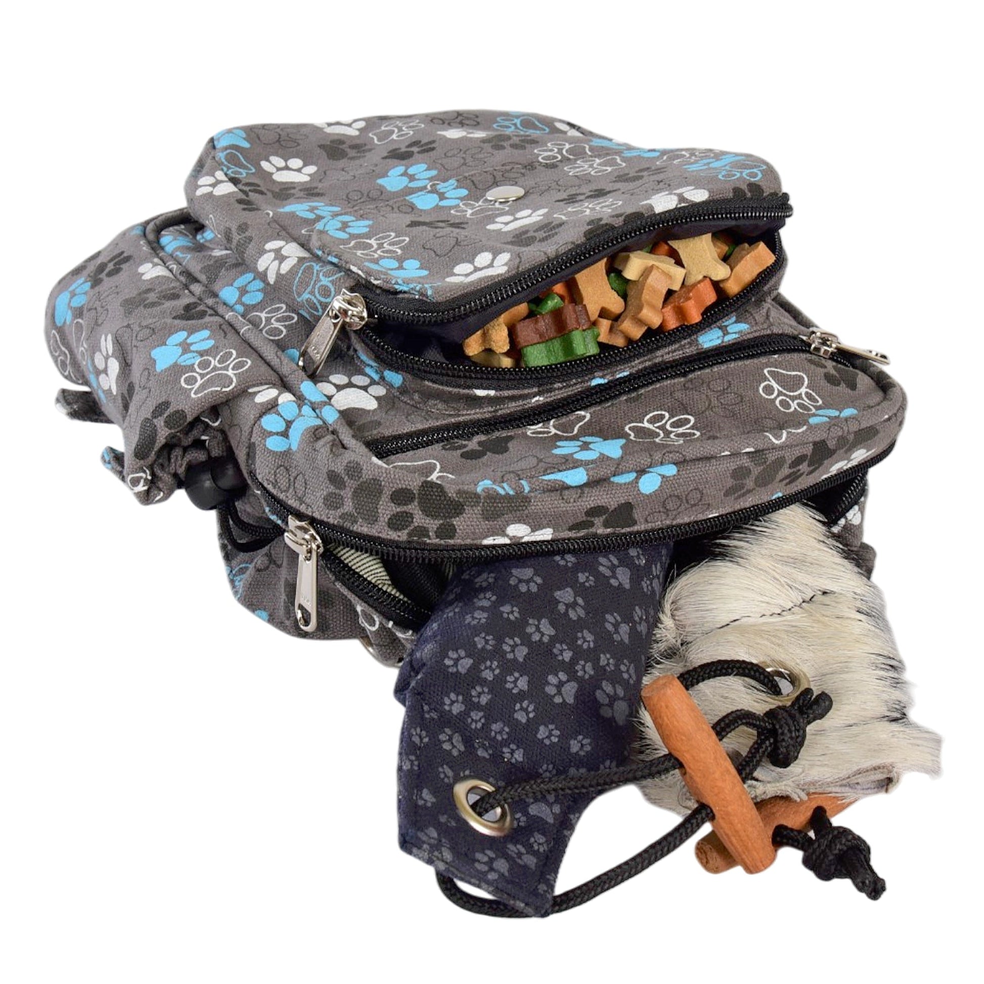 Stylische Hundetasche in Grau mit niedlichem Pfotenmuster und mehreren Taschen für Leckerlis und Zubehör.