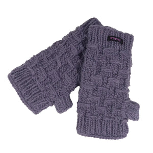 Gestrickte Pulswärmer, Stulpen mit Daumen aus Wolle Lavendelfarben.