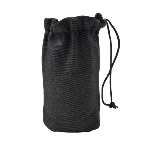 Flaschenbeutel aus Denim, schwarz für den Gürtel. Verschließbar mit Kordelzug.