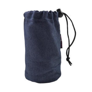 Flaschenbeutel aus Denim, blau für den Gürtel. Verschließbar mit Kordelzug.