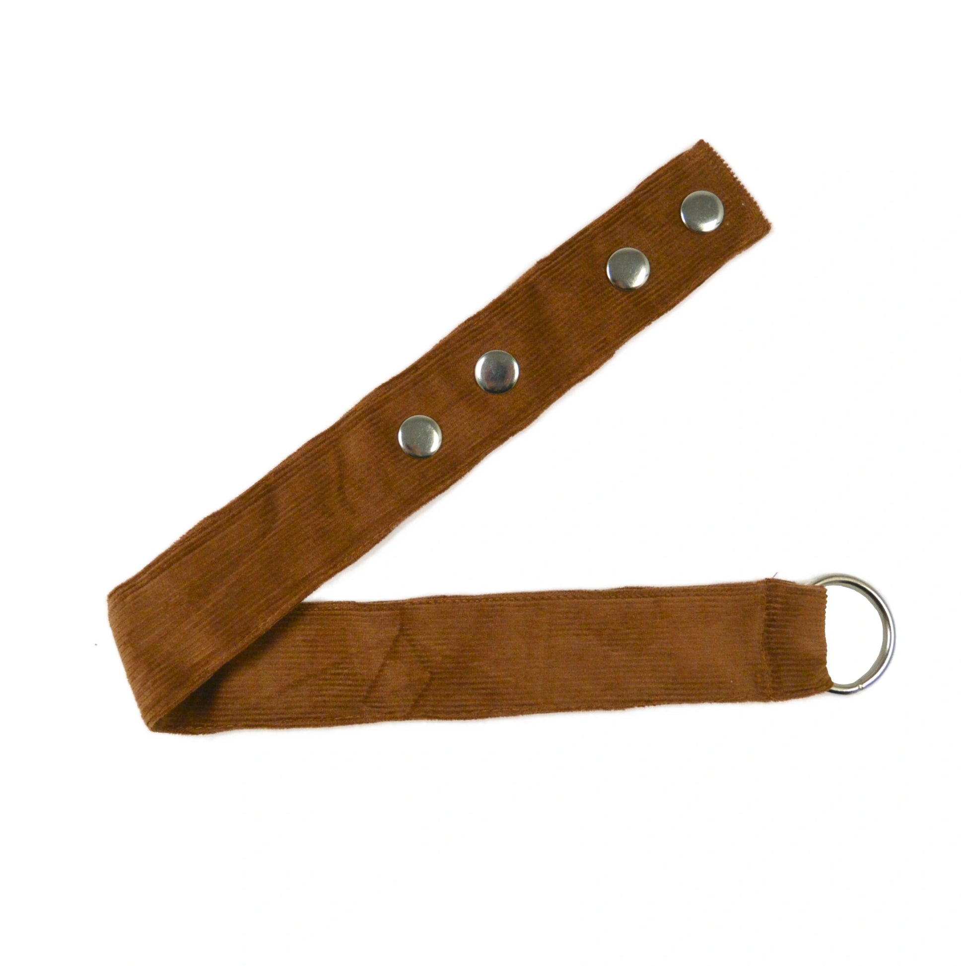 Nijens Verlängerungsgurt aus Cordstoff Goldbraun, flach liegend mit vier silbernen Druckknöpfen und Metallring.