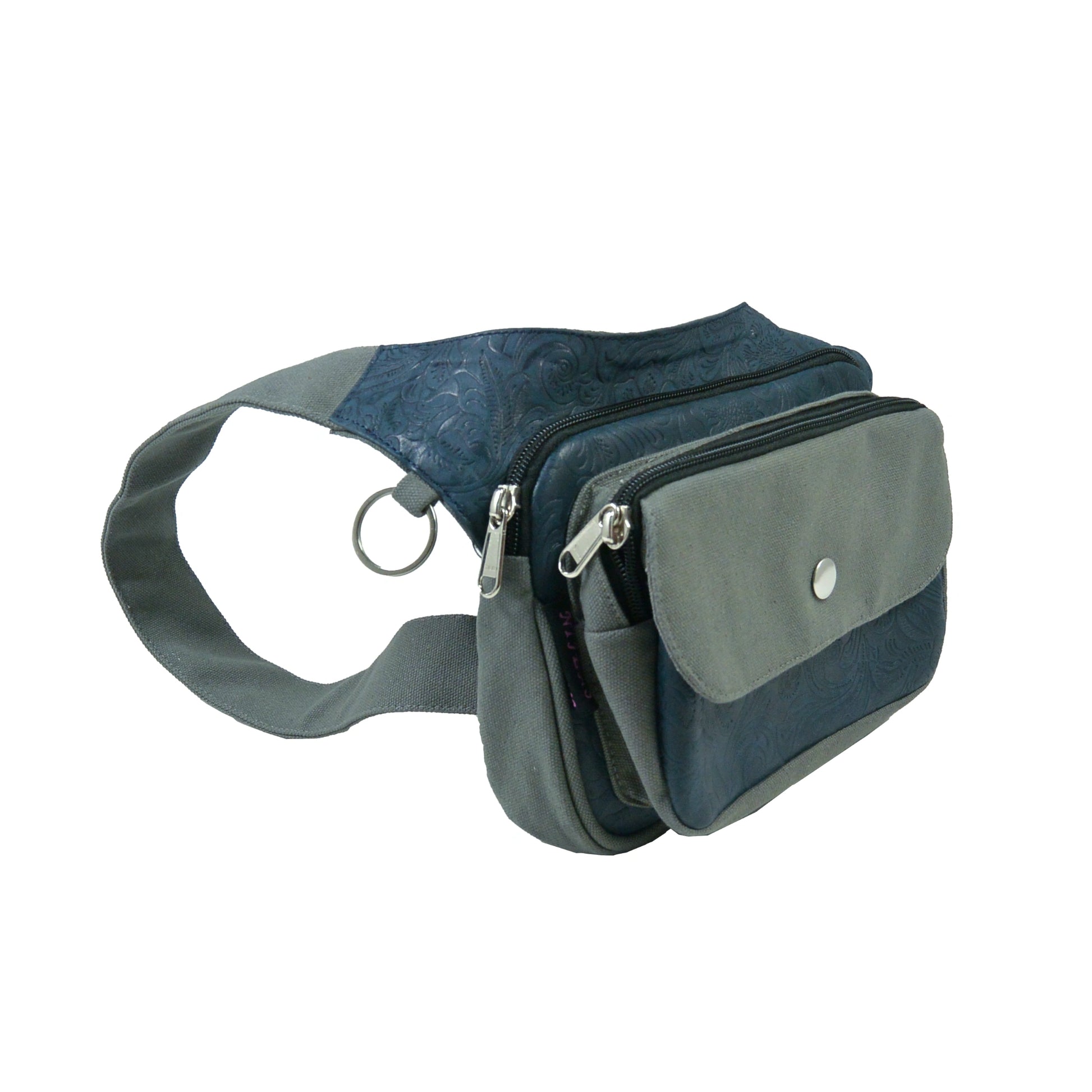 Graue Hüfttasche aus Leder mit floralem Muster – Seitenansicht mit sichtbaren Fächern und Details