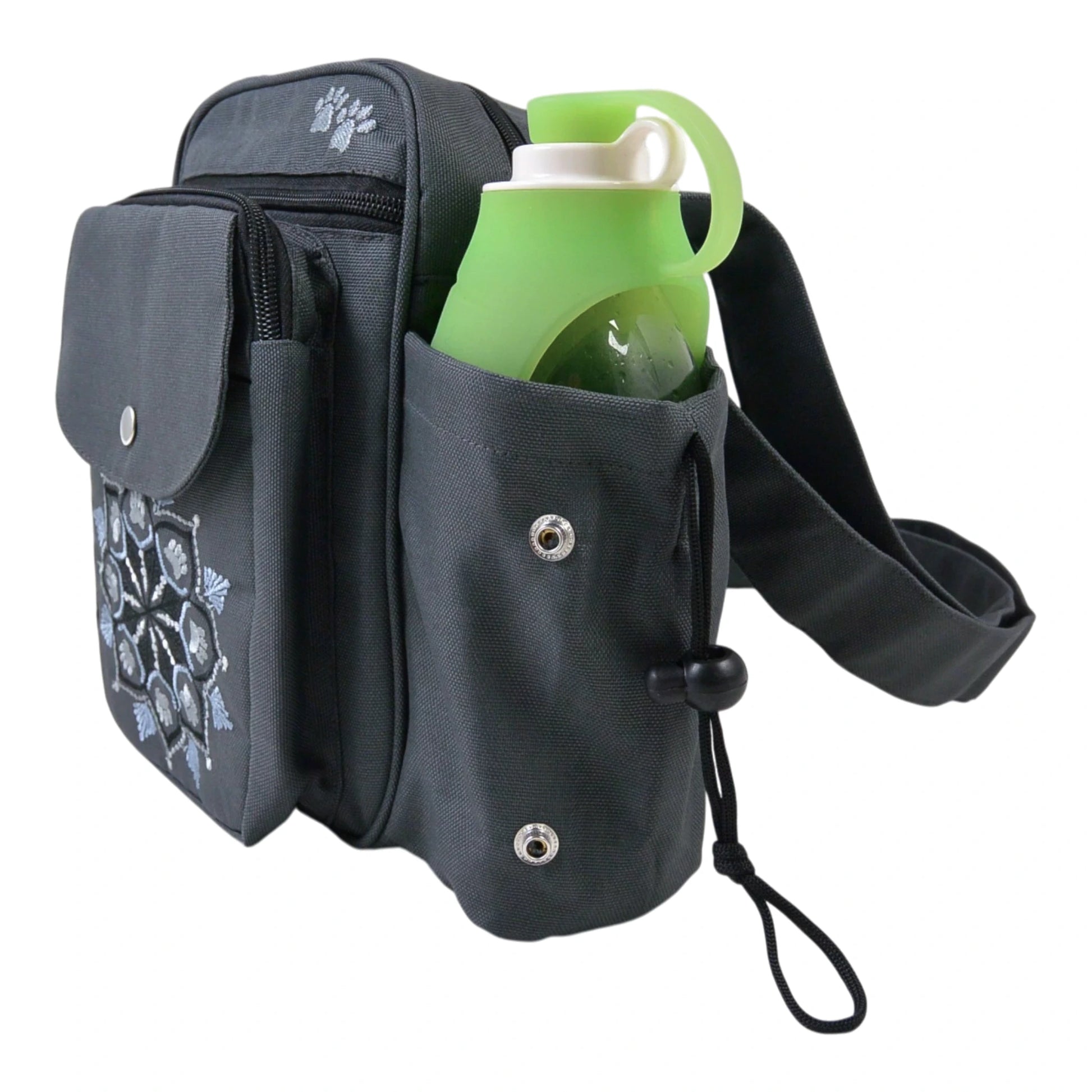 Gassi-Tasche Konstanz in Dunkelgrau mit Mandala-Stickerei, Flaschenhalter und verstellbarem Schultergurt, Seitenansicht