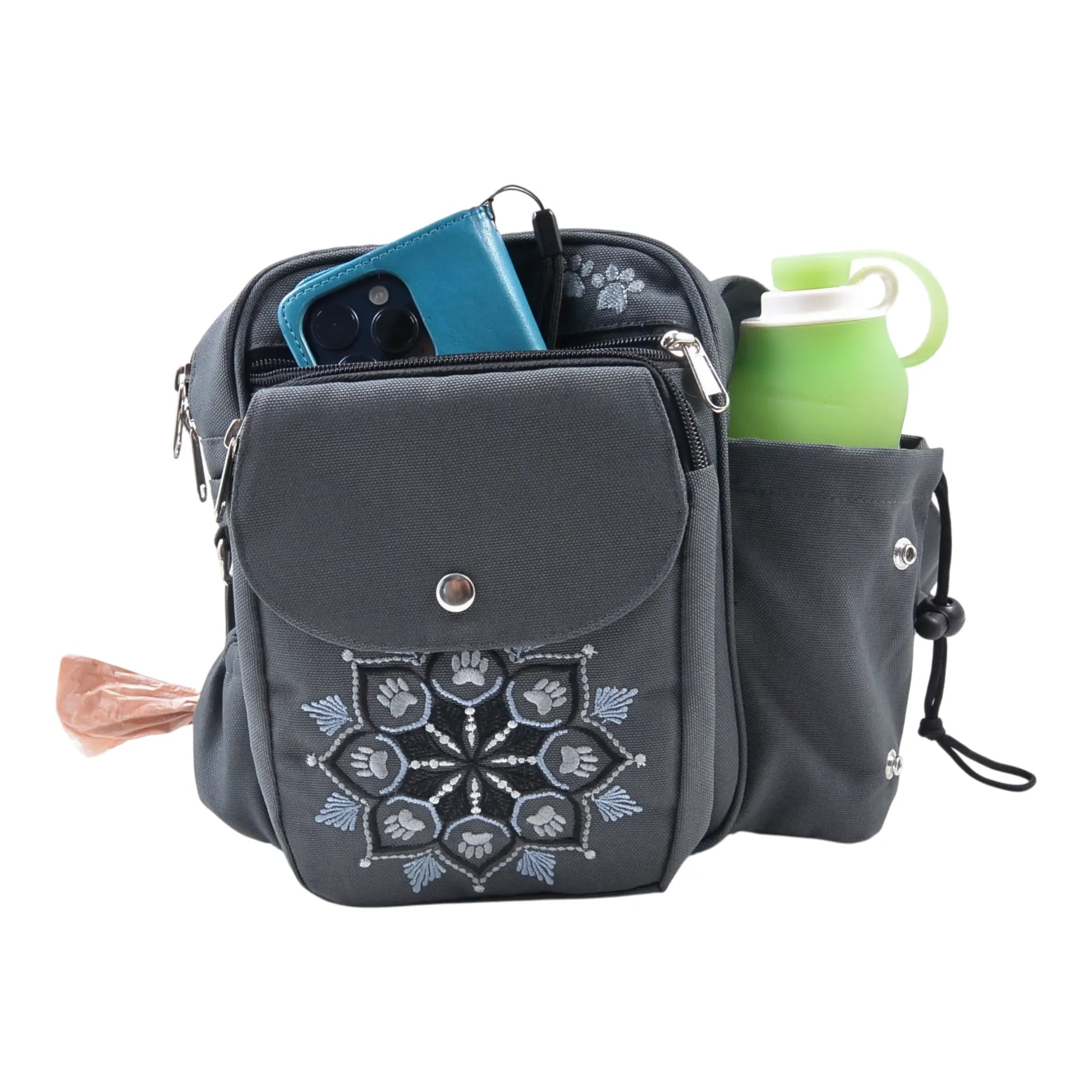 Gassi-Tasche Konstanz in Grau mit Mandala-Stickerei, Flaschenhalter und Handyfach, Vorderansicht