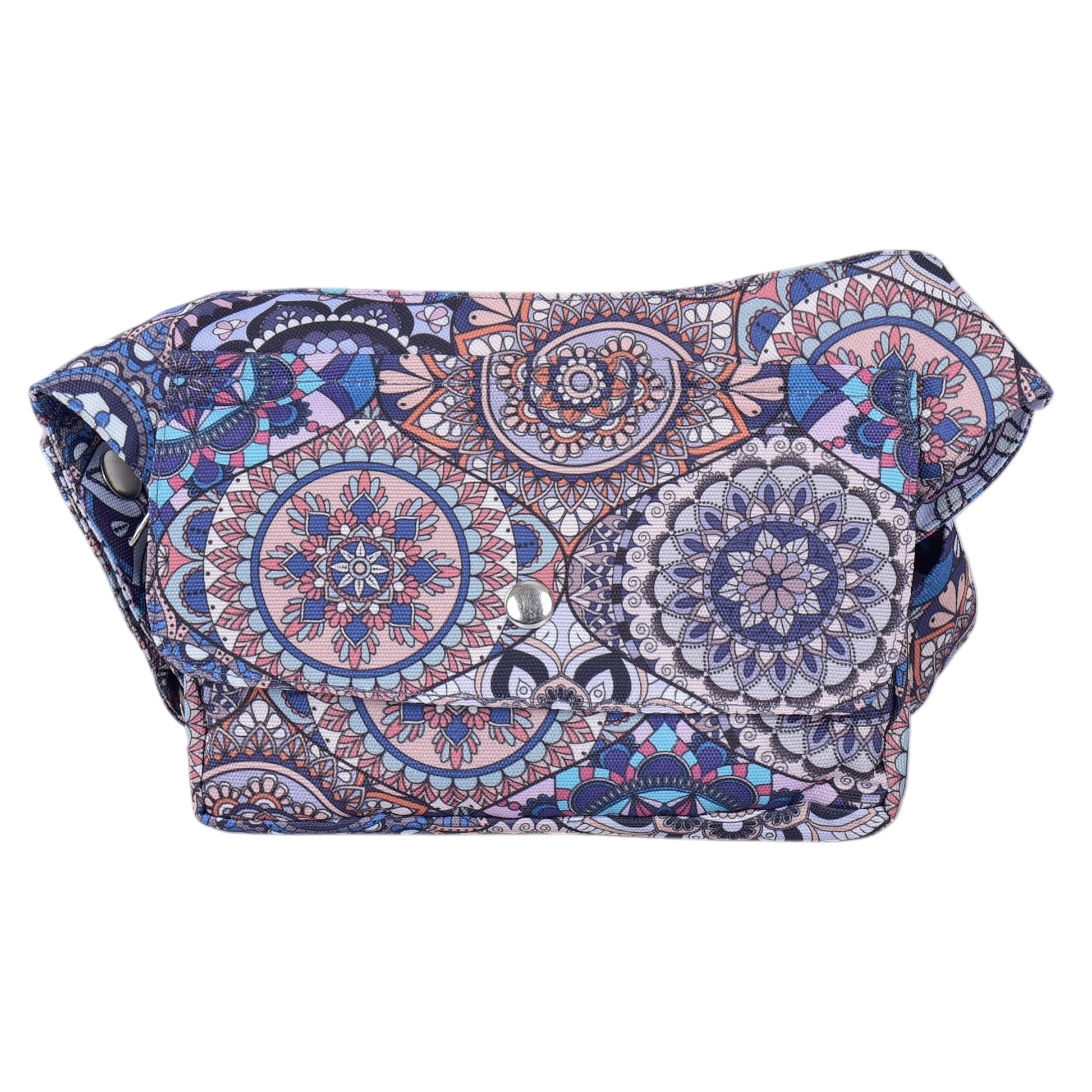 Wasserfeste Bauchtasche von Nijens im bläulichen Mandala-Design. Frontansicht mit Druckknopf-Verschluss