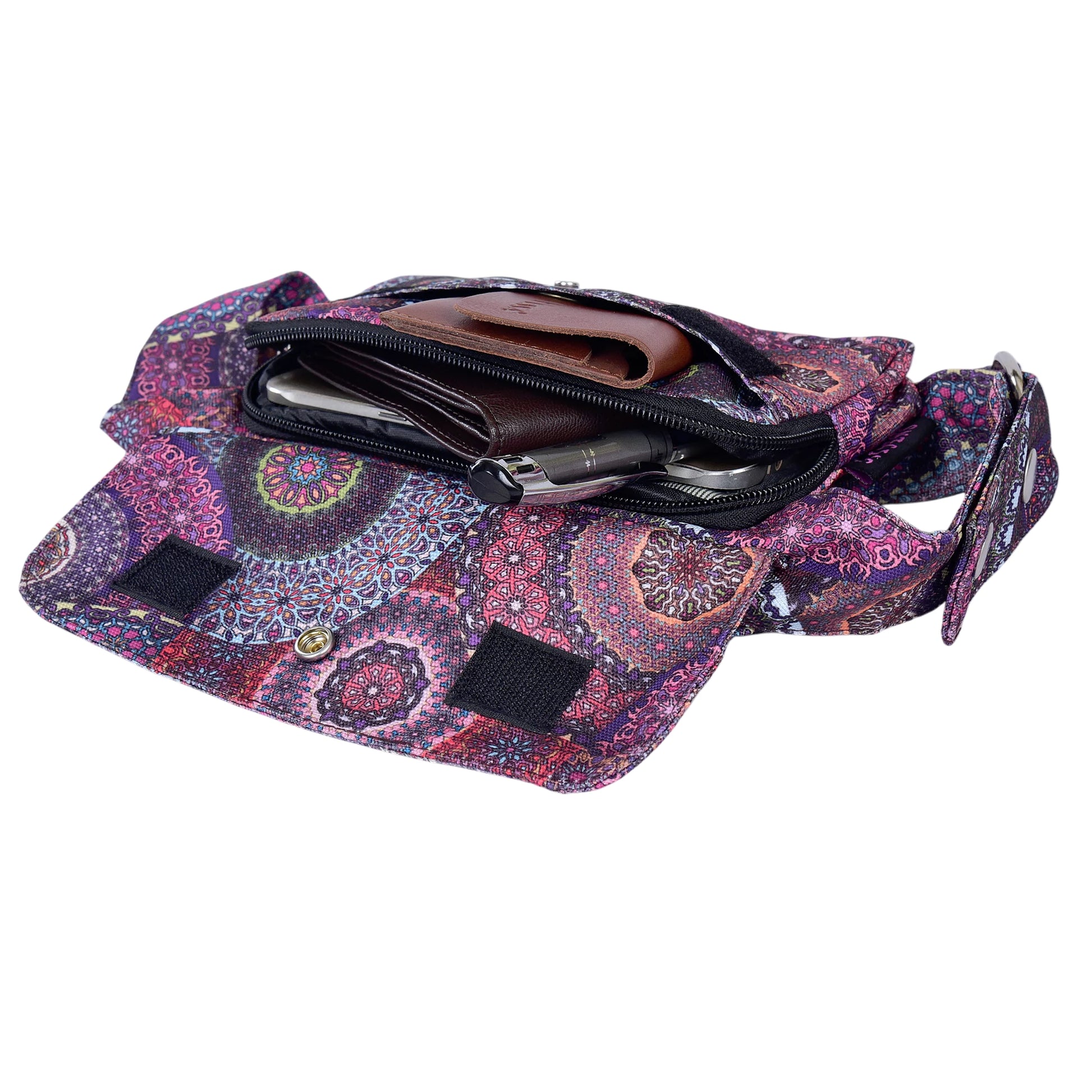 Geöffnetes Hauptfach mit innenliegendem Handy, Stift und Protemonnaie.