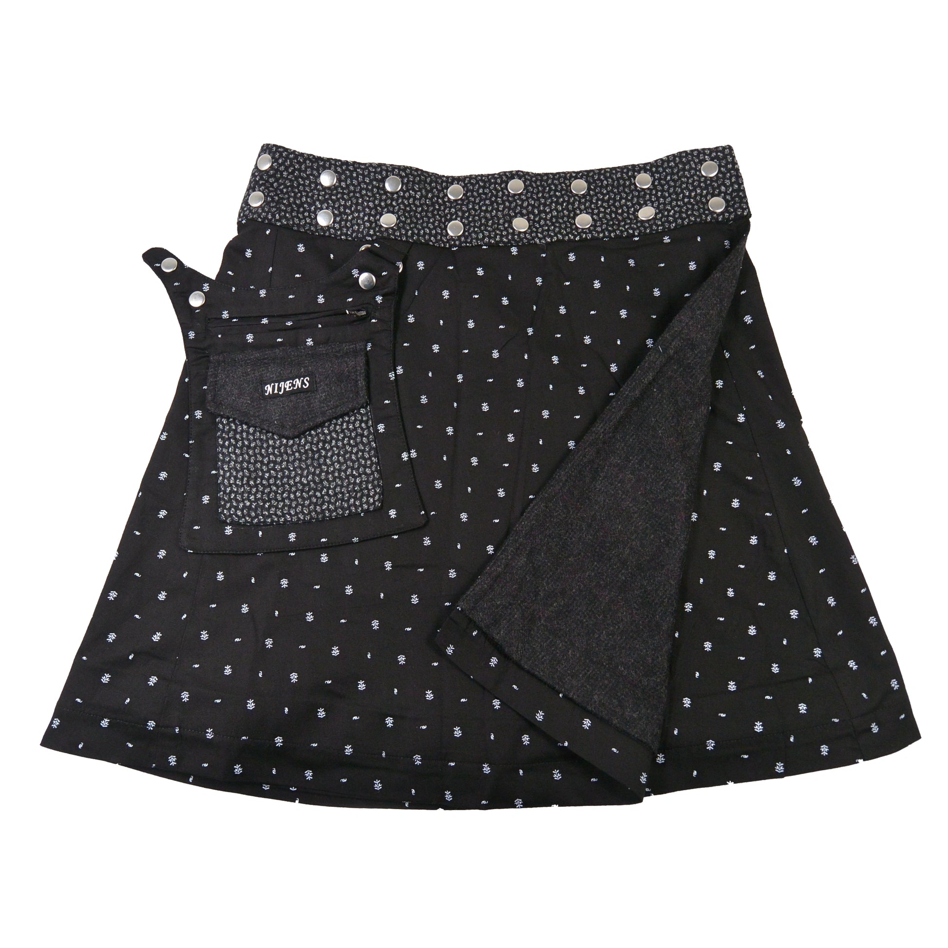 Rückseite des Wenderocks in Schwarz mit zartem Muster