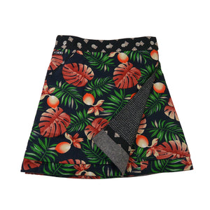 Wendbarer Woll-Wickelrock mit tropischem Muster in Orange, Rot und Grün auf dunklem Grund von Nijens