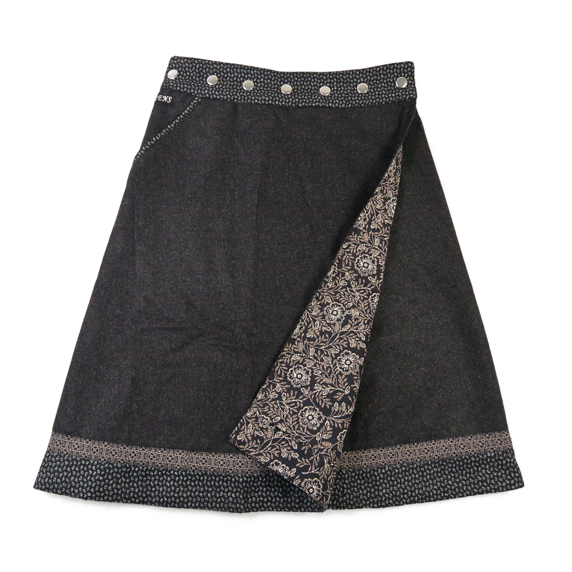 Wendbarer Woll-Wickelrock in Schwarz-Braun mit dekorativem Saum und Blumenmuster