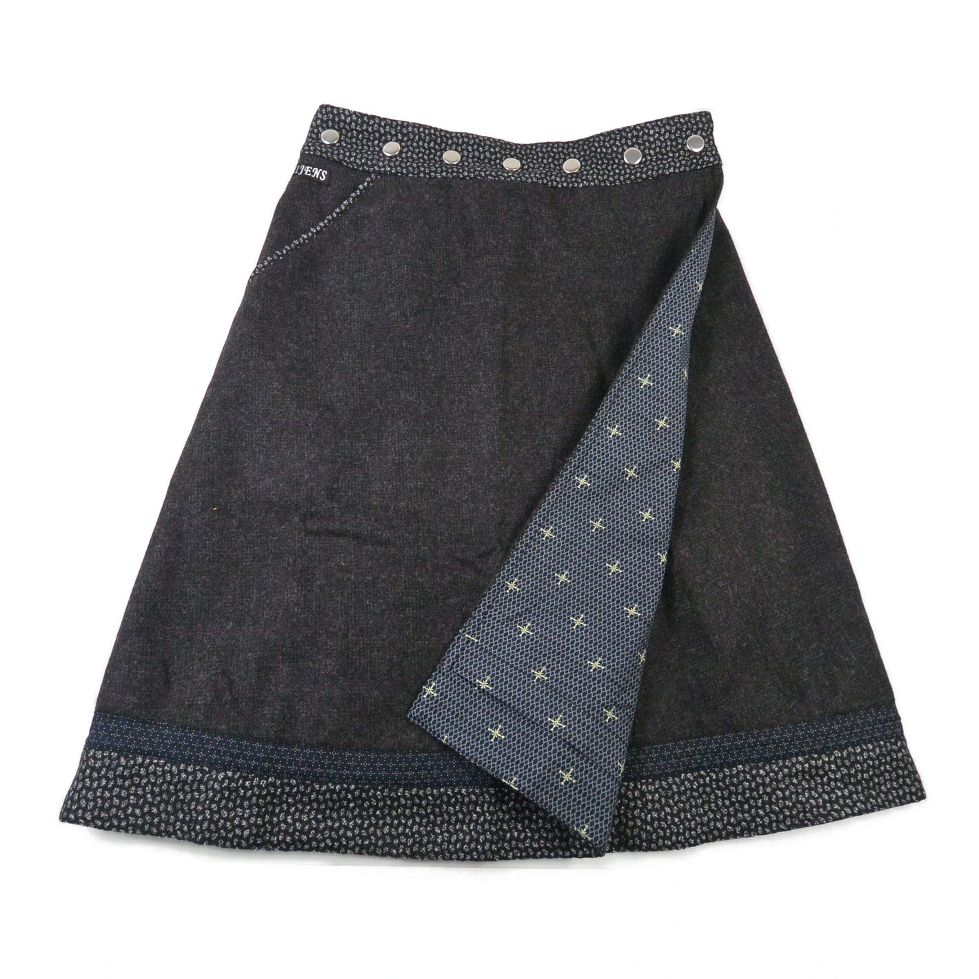 Eleganter Midi-Wickelrock in Dunkelgrau mit feinem Muster und Tweedseite.