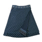 Rückseite des Wenderocks in Blau mit Muster und dunklem Bund