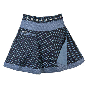 Reversibler Nijens Wenderock in Blautönen mit sichtbarer Innenseite im feinen Muster. Wintertauglicher Wickelrock mit zwei Designs.