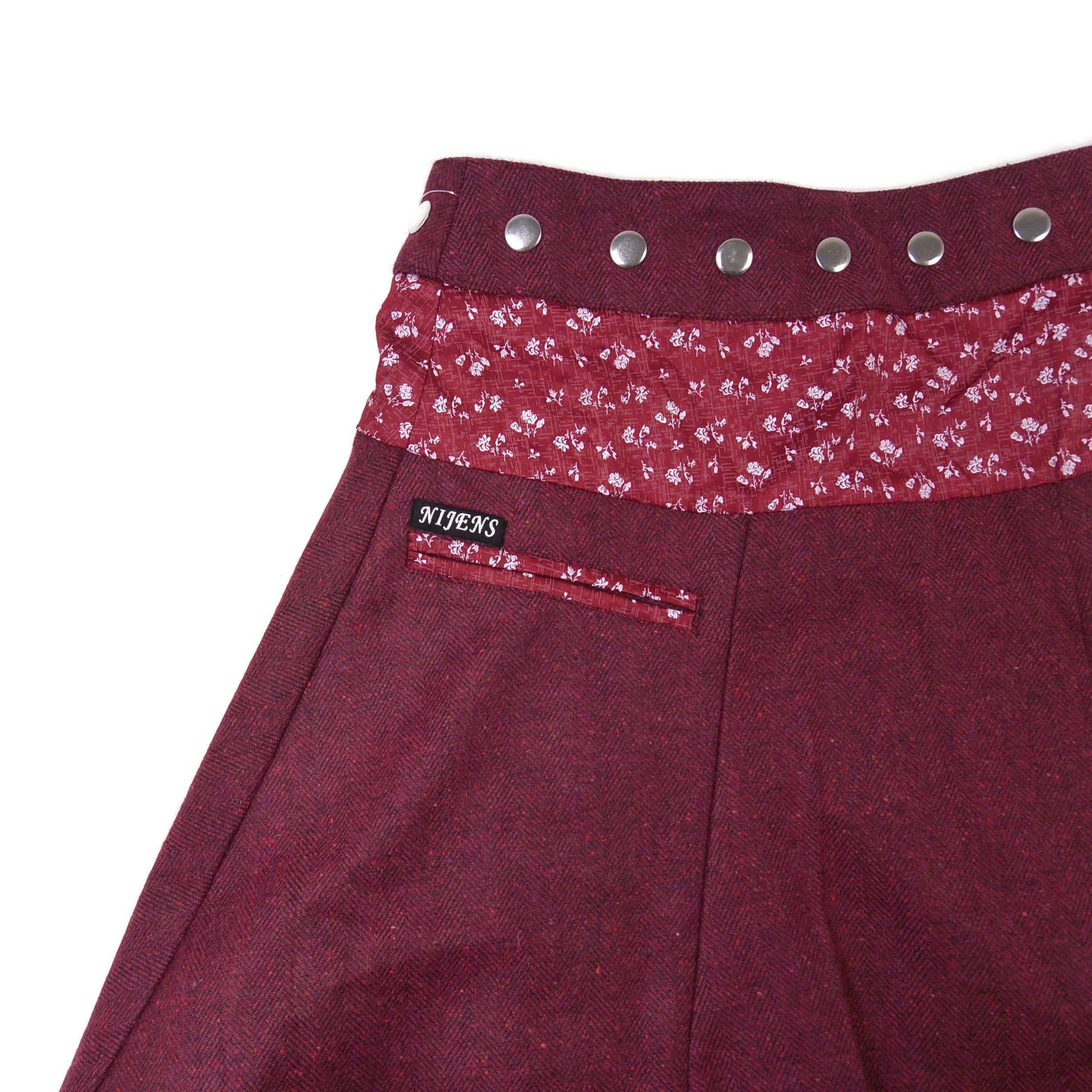 Ein wundervoll schwingender Wickelrock Wenderock in Dunkle Kirsche