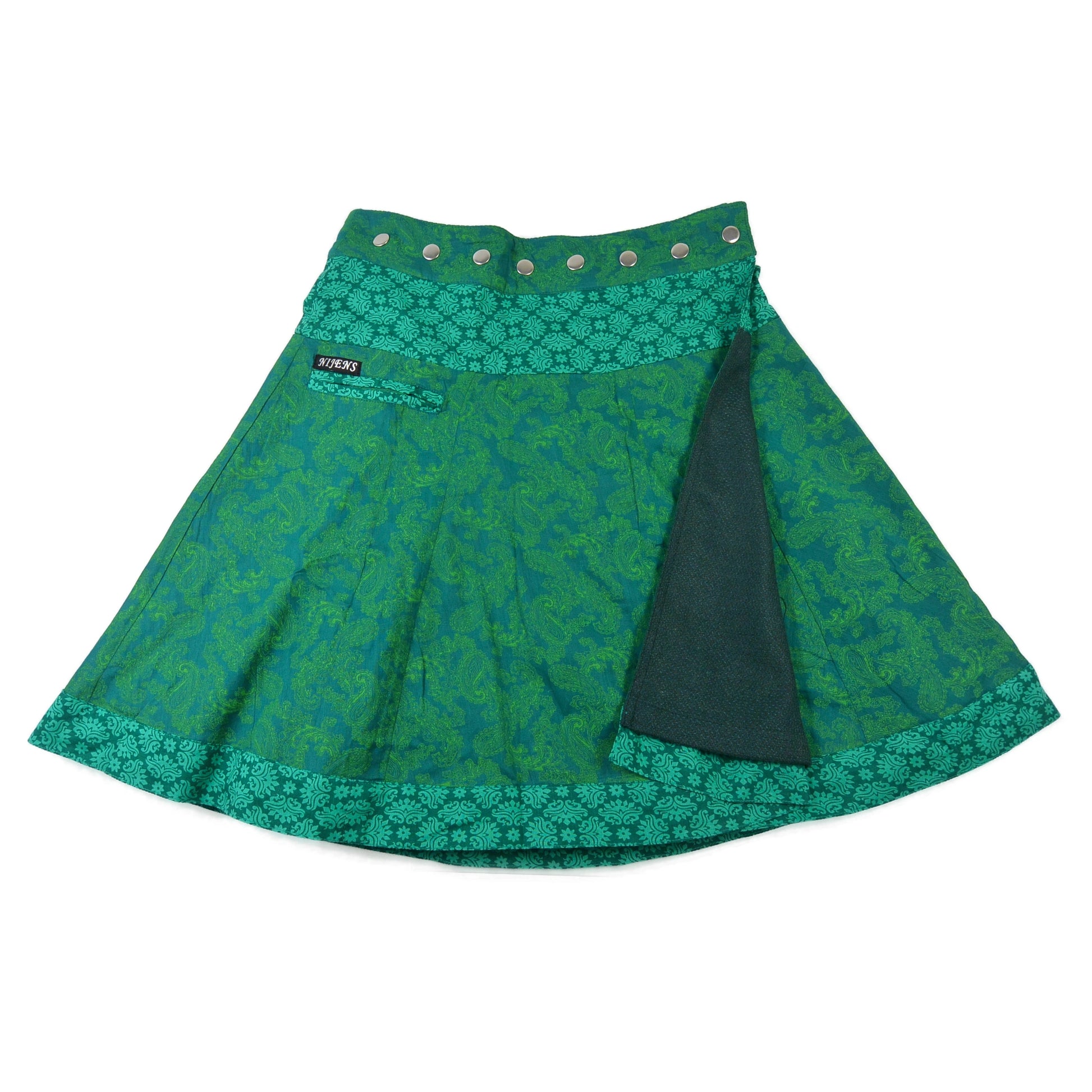 Nijens Winter-Wenderock in kräftigem Grün mit floralem Muster und dunkelgrüner Innenseite. Reversibler Wickelrock mit zwei Designs.