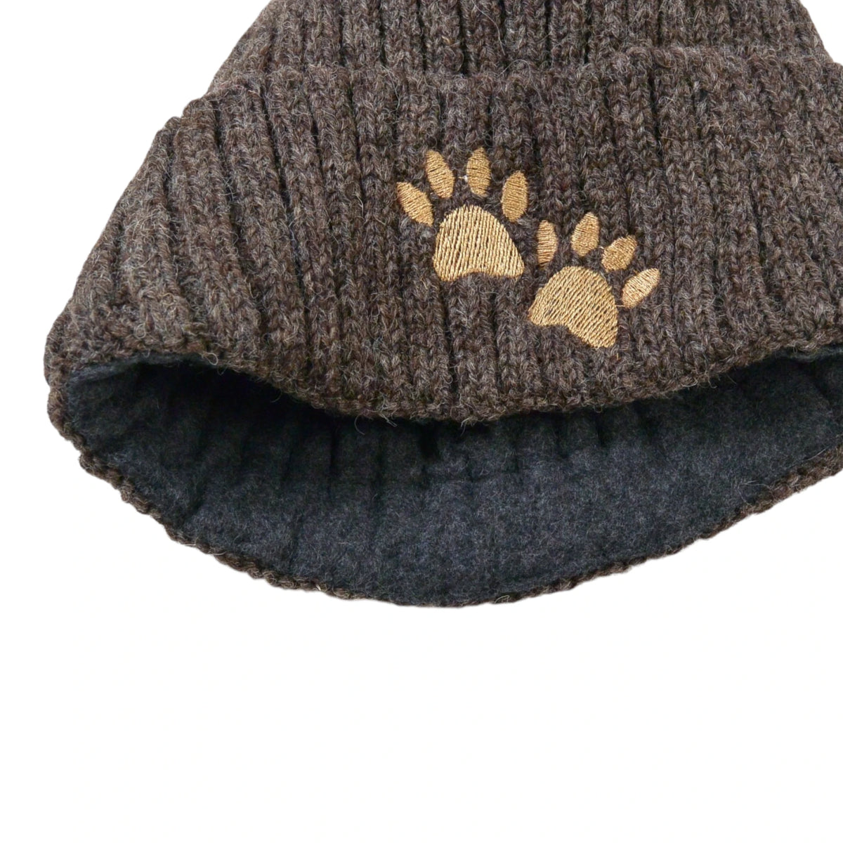 Nijens Short Beanie aus Schurwolle Dunkelbraun mit breitem Rippstrick-Umschlag und gerippter Strickstruktur und sichtbarem Baumwoll-Innenfutter am Mützenrand.