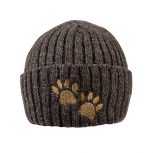 Nijens Short Beanie aus Schurwolle Dunkelbraun mit zwei gestickten Hundepfoten, breitem Rippstrick-Umschlag und gerippter Strickstruktur.