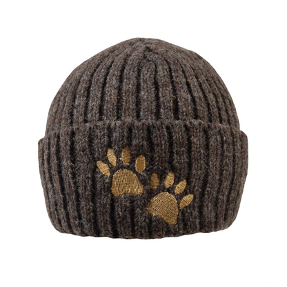 Nijens Short Beanie aus Schurwolle Dunkelbraun mit zwei gestickten Hundepfoten, breitem Rippstrick-Umschlag und gerippter Strickstruktur.