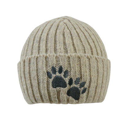 Kurze Beanie "Tulsipur" aus Schurwolle Naturweiß mit Pfotenstickerei