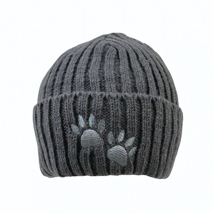 Nijens Short Beanie aus Schurwolle Anthrazitgrau mit zwei dunkelgrauen gestickten Hundepfoten, breitem Rippstrick-Umschlag und gerippter Strickstruktur.