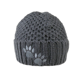 Warme Strickmütze aus Schurwolle mit gestickten Pfotenmotiven und Fleece-Futter, Vorderansicht