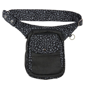 Nijens Gassi-Tasche Freiburg in Schwarz mit kleinen Pfotenabdrücken und gepunktetem Frontfach – ideal für Hundespaziergänge