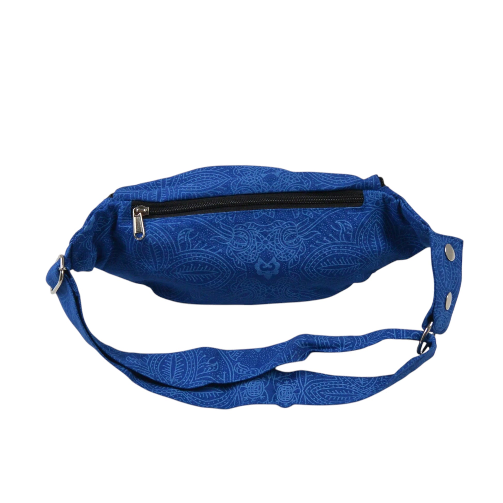 Crossbody Bag Torino aus Canvas in Kobaltblau mit Ethno-Muster und mehreren Reißverschlussfächern. Rückansicht.