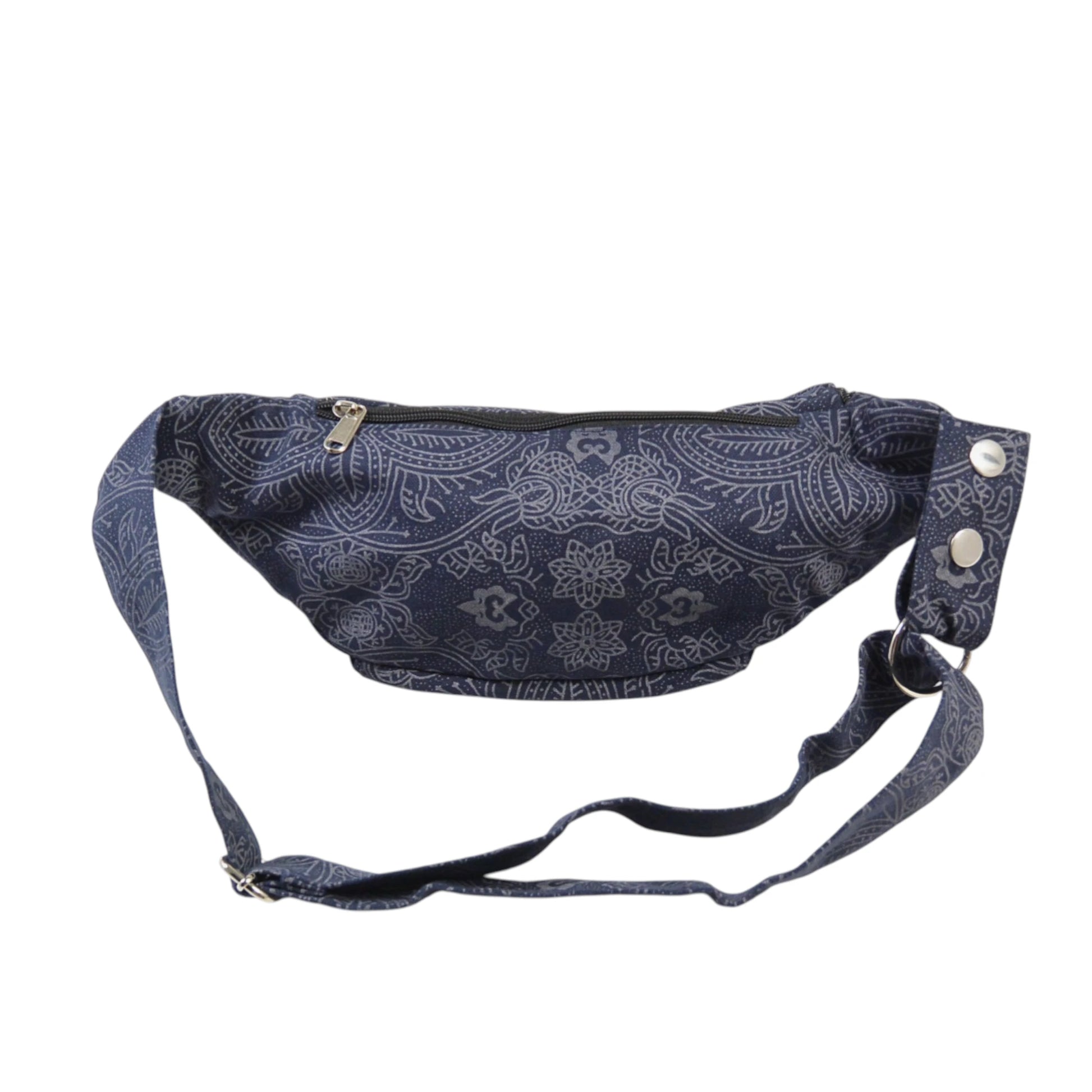 Dunkelblaue Crossbody Tasche Torino aus Canvas mit Ethno-Print und verstellbarem Gurt. Rückansicht.