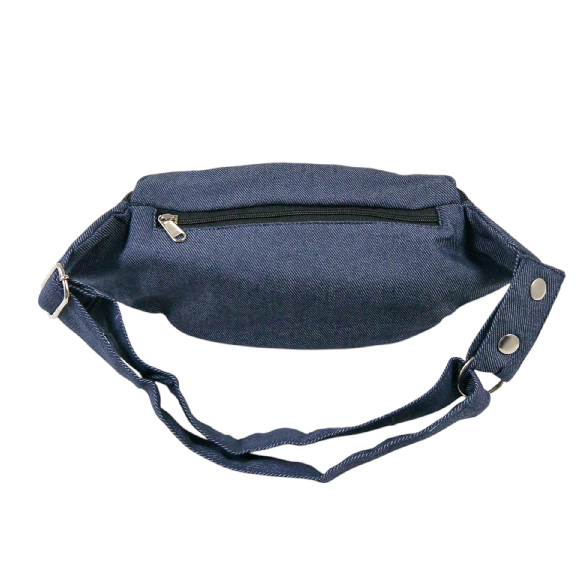 Rückseite der blauen Nijens Crossbody Bag Torino aus Denim mit Reißverschlussfach