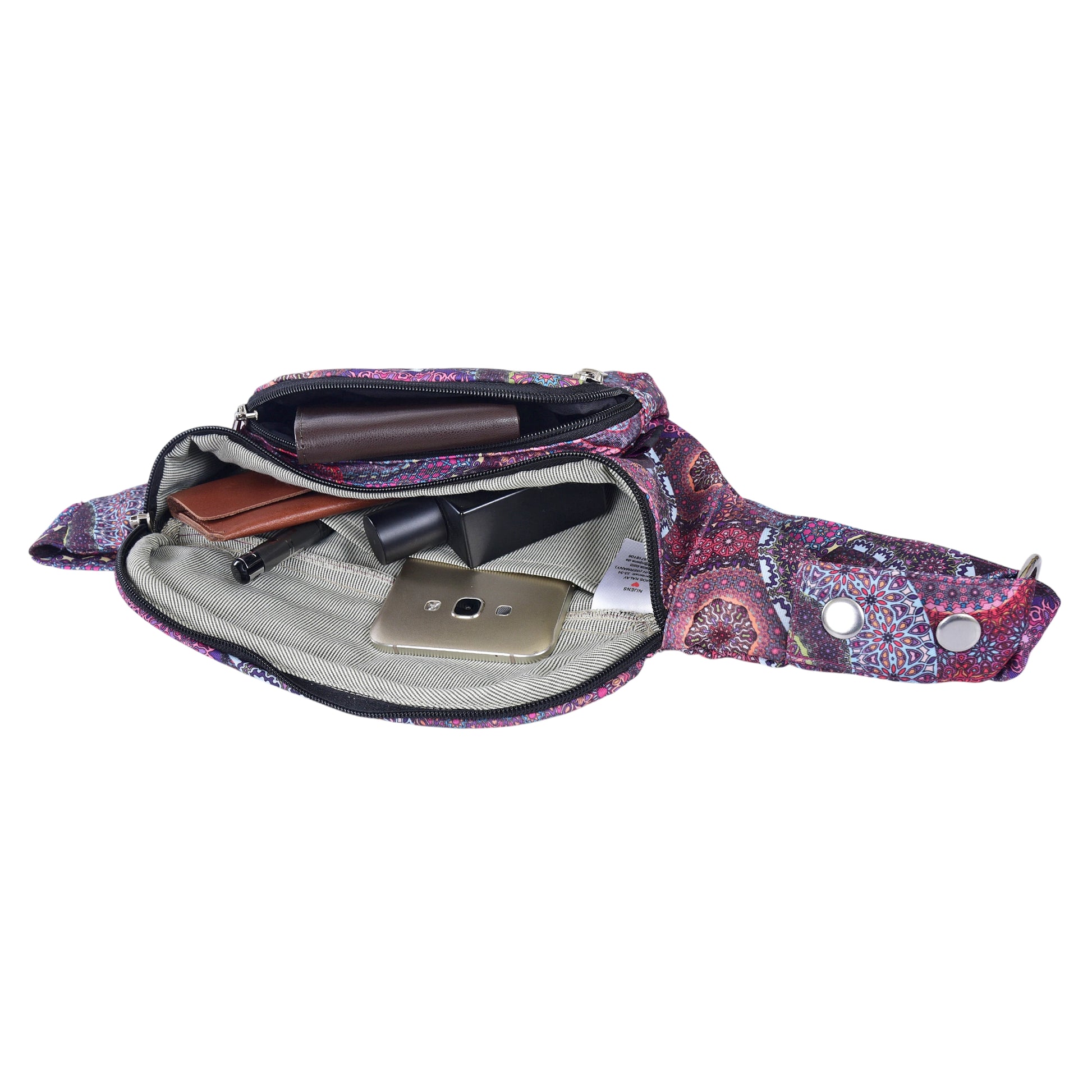 Innenansicht der Bauchtasche Torino mit wasserabweisendem Stoff und Mandala-Print in Pink-Lila