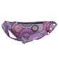 Rückseite der Bauchtasche mit wasserabweisendem Stoff und Mandala-Print in Pink-Lila.