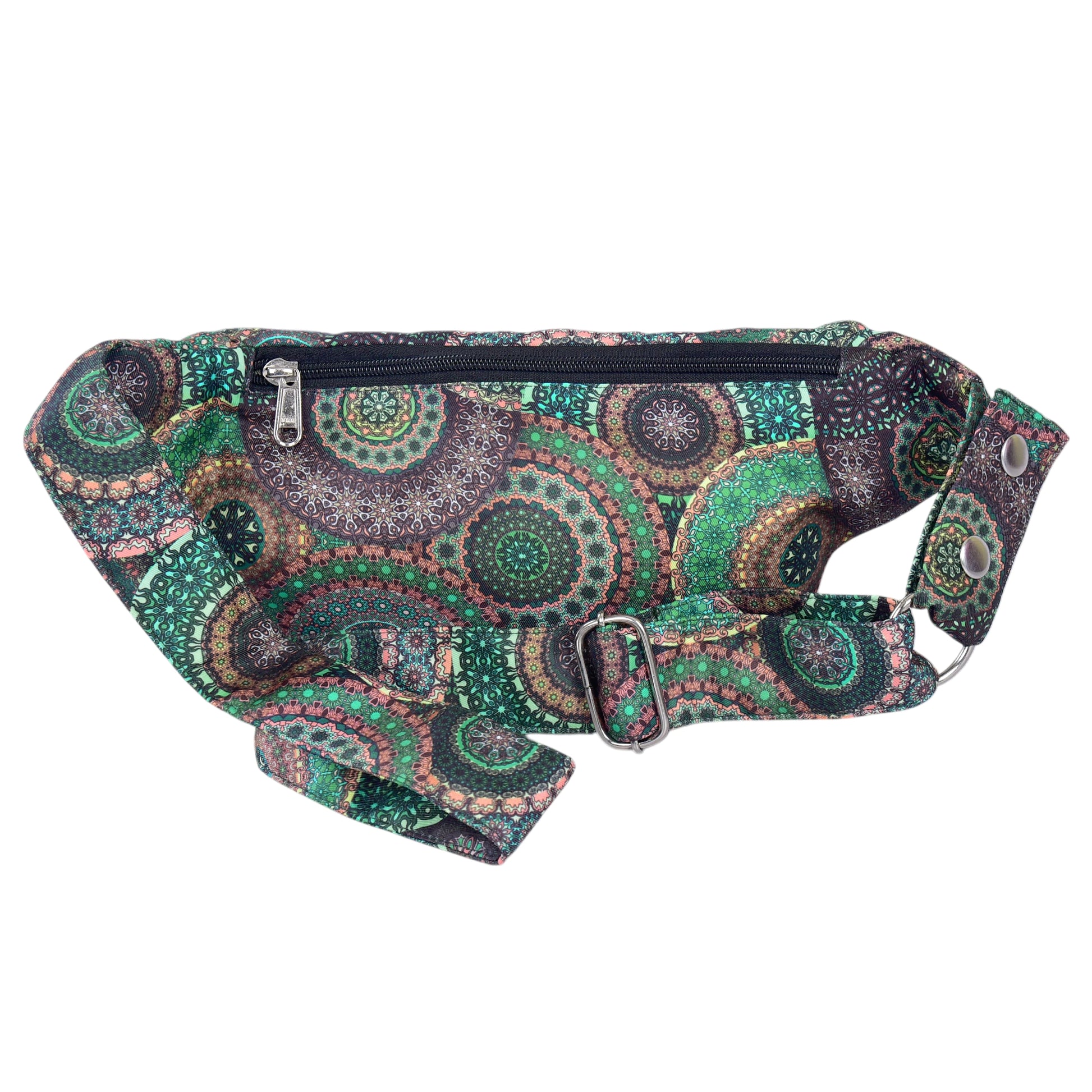 Rückseite der Crossbody Gassi-Tasche Torino mit Mandala-Muster in Grün-Braun – ideal für Spaziergänge mit Hund