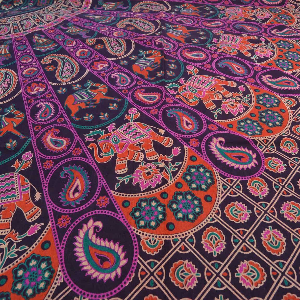 Decke groß – Tänzerinnen & Paisley-Muster
