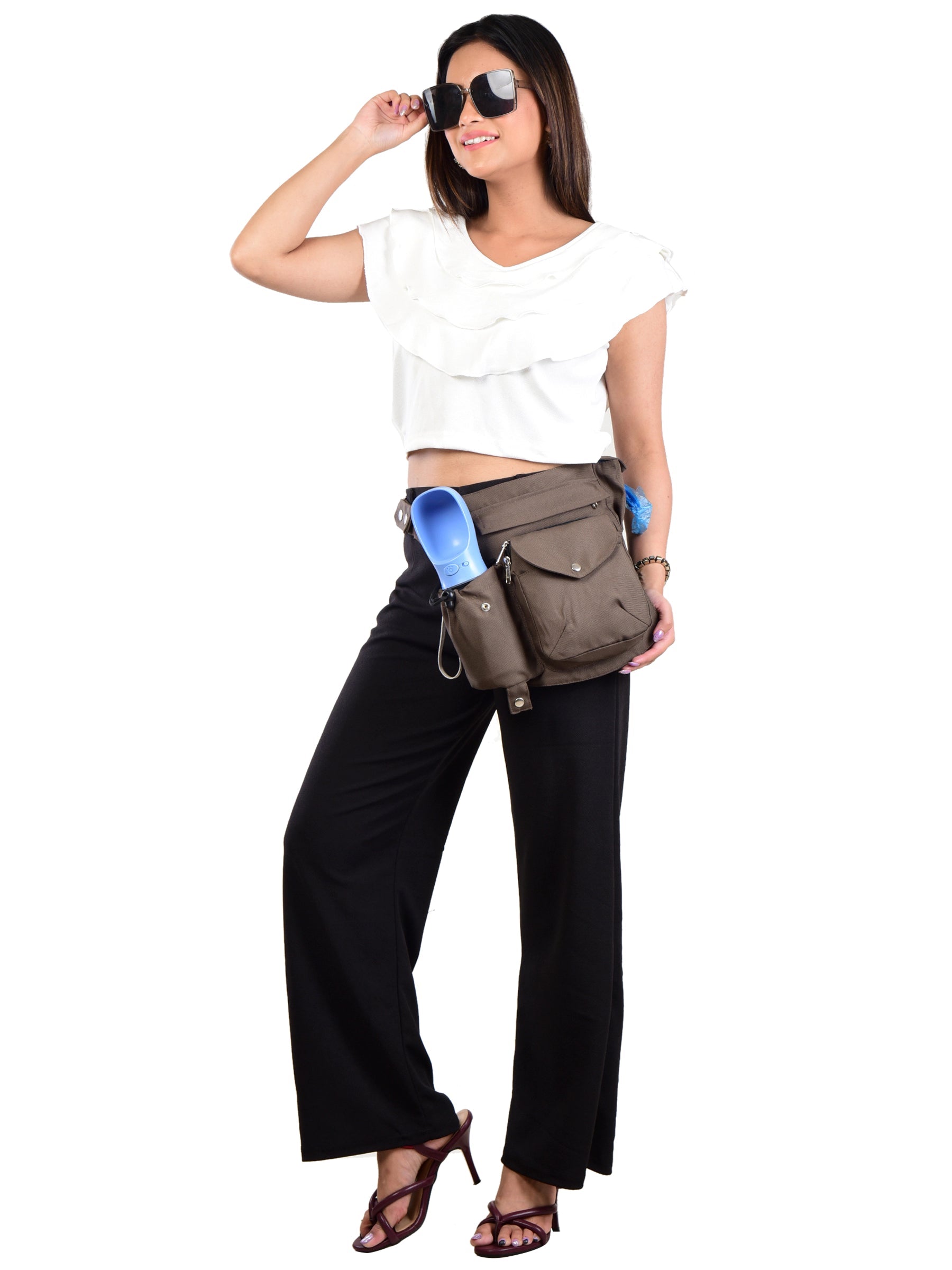 Stylische Gassi-Tasche in braun, als Hüfttasche getragen – mit integriertem Flaschenhalter und Fach für Kotbeutel - Brandenburg 71021 Nijens Shop