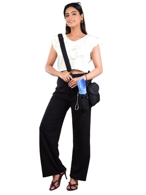 Tasche in schwarz, quer über die Schulter getragen – perfekt für den Hundespaziergang mit Platz für Wasserflasche, Leckerlis und mehr - Brandenburg 71022 Nijens Shop