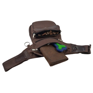Geöffnete Gassi-Tasche mit Leckerlis, Hundespielzeug und Portemonnaie – zeigt geräumige Innenaufteilung. Nijens Shop