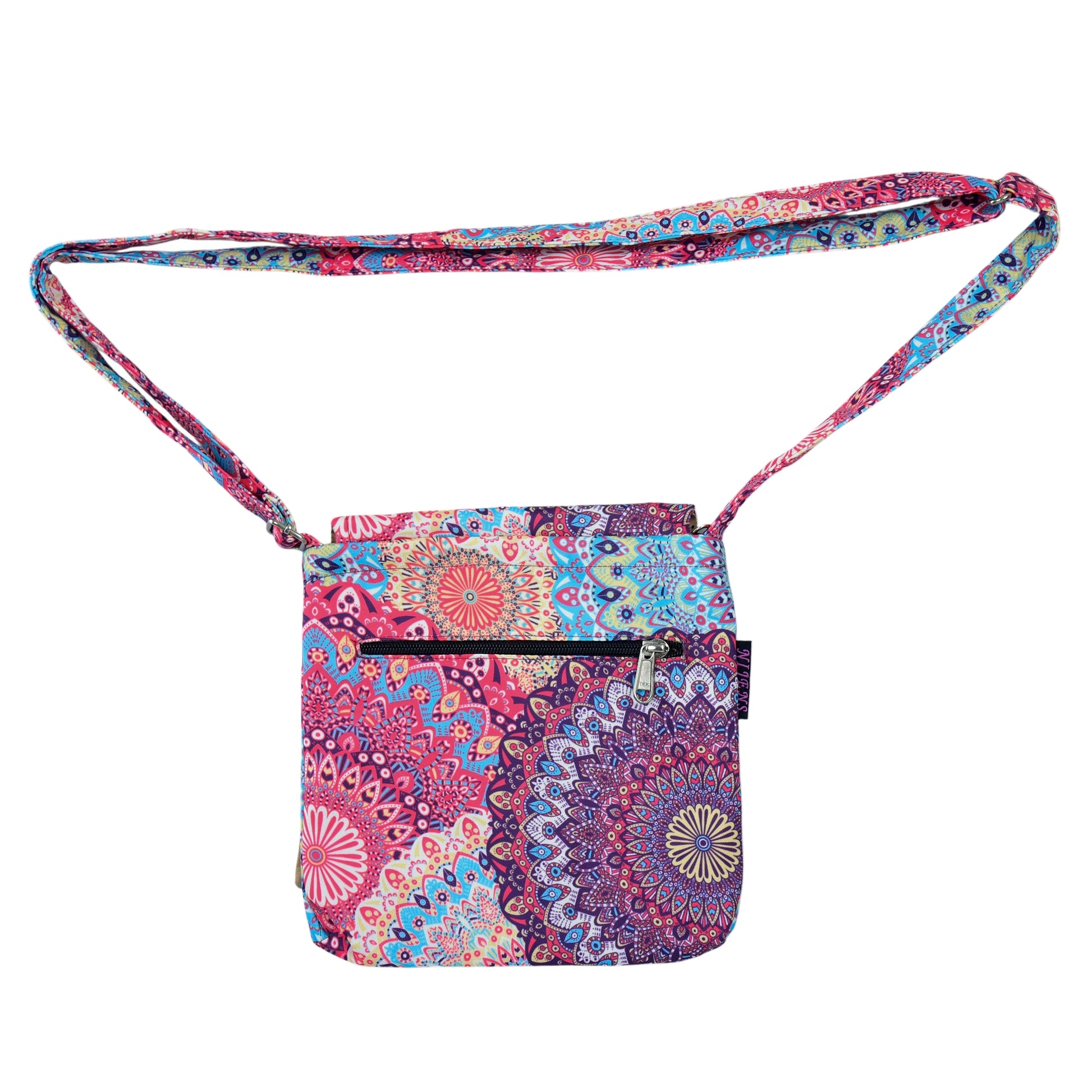 Rückseite: Umhängetasche aus Stoff mit farbenfrohem Mandala-Muster in Rosa, Blau und Gelb – kleine Tasche Chotu von Nijens
