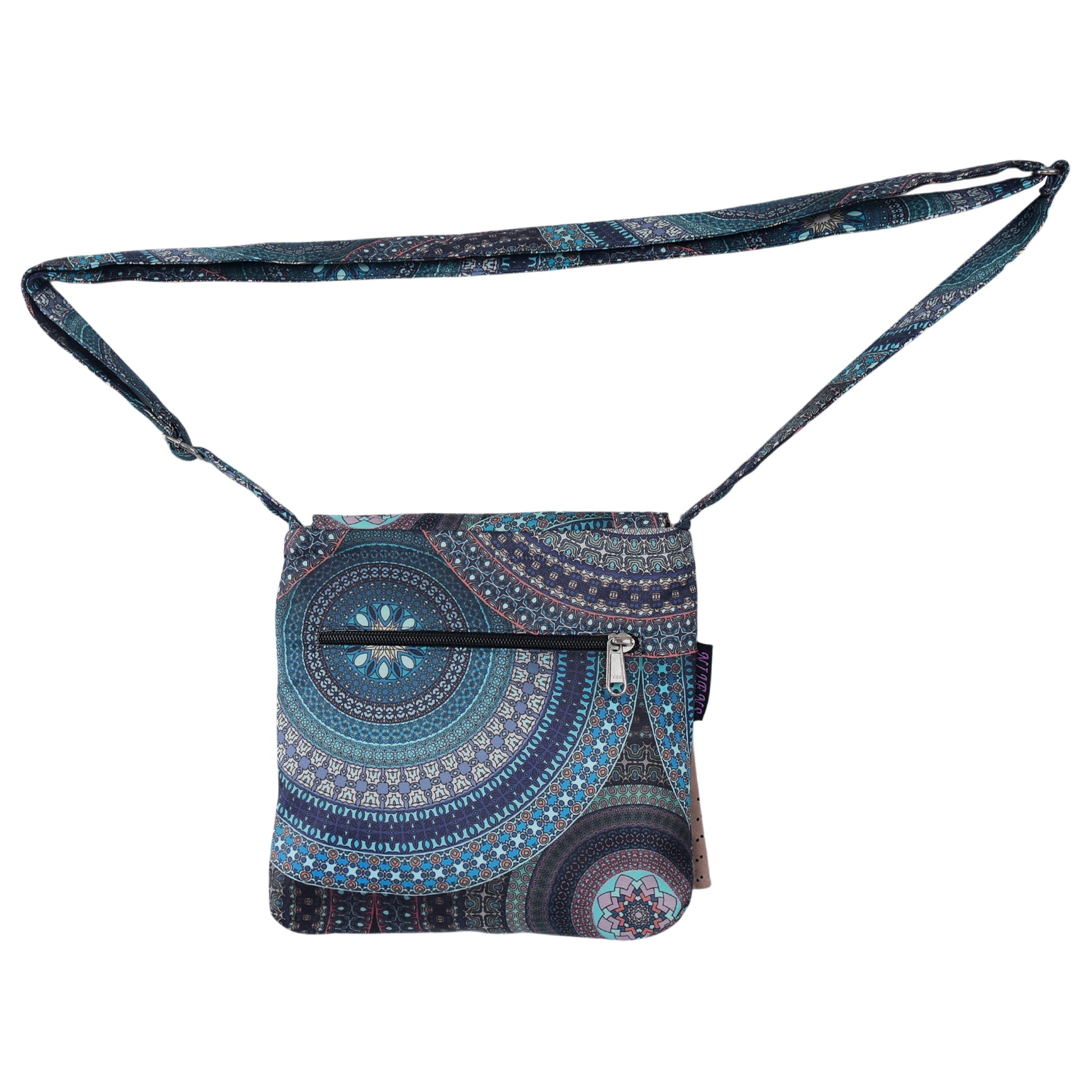 Rückseite: Wasserabweisende Umhängetasche aus Stoff mit blau-türkisem Mandala-Muster – kleine Tasche Chotu von Nijens