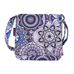 Wasserabweisende Umhängetasche mit buntem Mandala-Muster in Lila und Blau – Vorderansicht der kleinen Stofftasche Chotu von Nijens