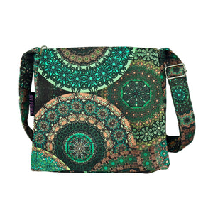 Kleine wasserabweisende Umhängetasche mit Mandala-Print in Grün