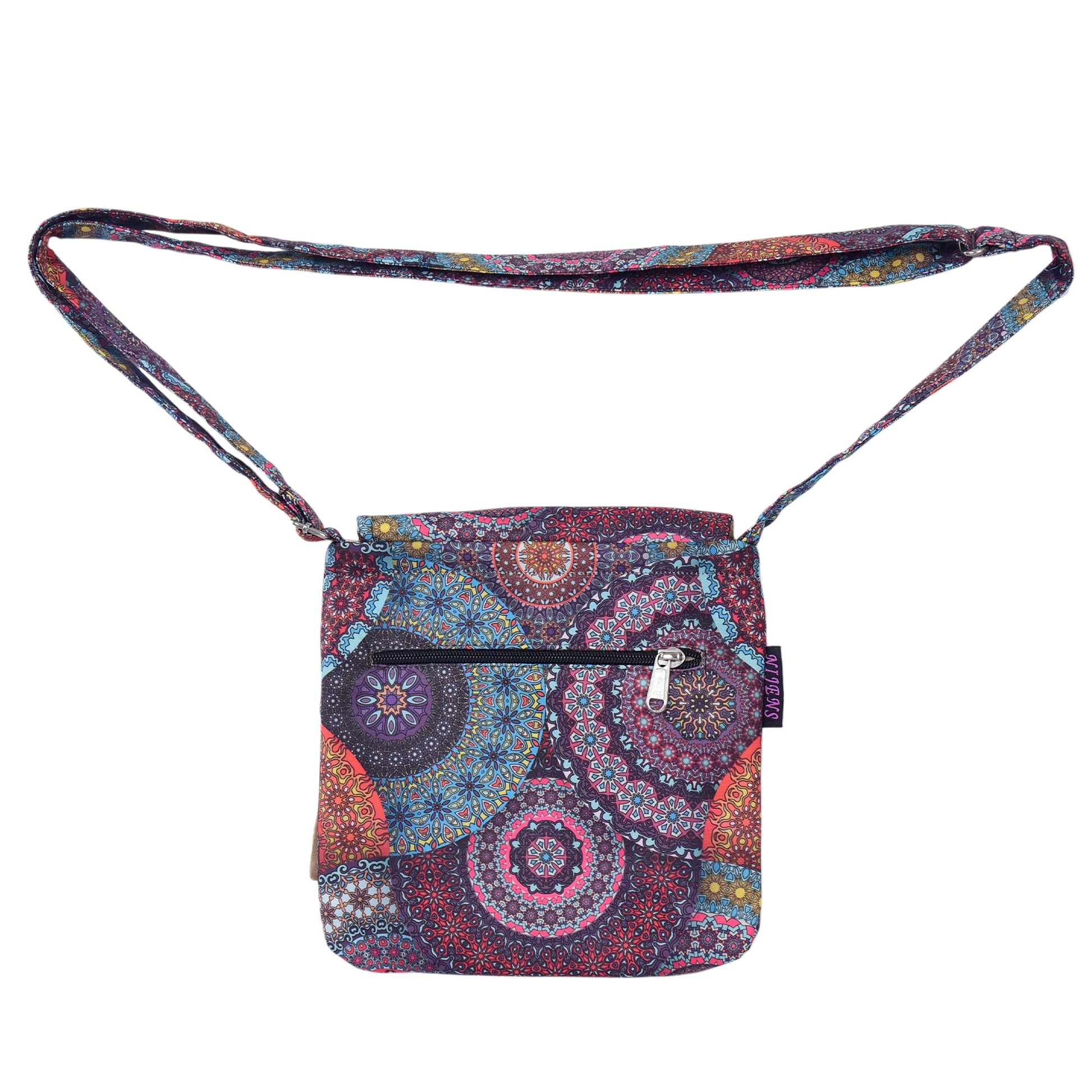 Rückseite: Wasserabweisende Umhängetasche aus Stoff mit farbenfrohem Mandala-Muster in Rot, Blau und Gelb – kleine Tasche Chotu von Nijens