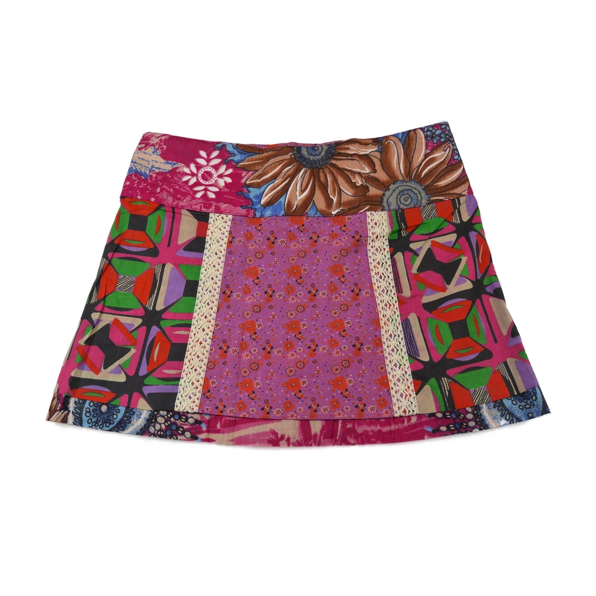 Rückseite des Wenderocks in kräftigem Pink und Violett mit Blümchenprint und großen braunen Sonnenblumen – ein verspielter Look für alle, die Farbe lieben.