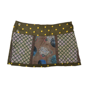 Rückseite des Wenderocks mit verschiedenen floralen Stoffen und einem breiten Mittelteil mit Polka Dot