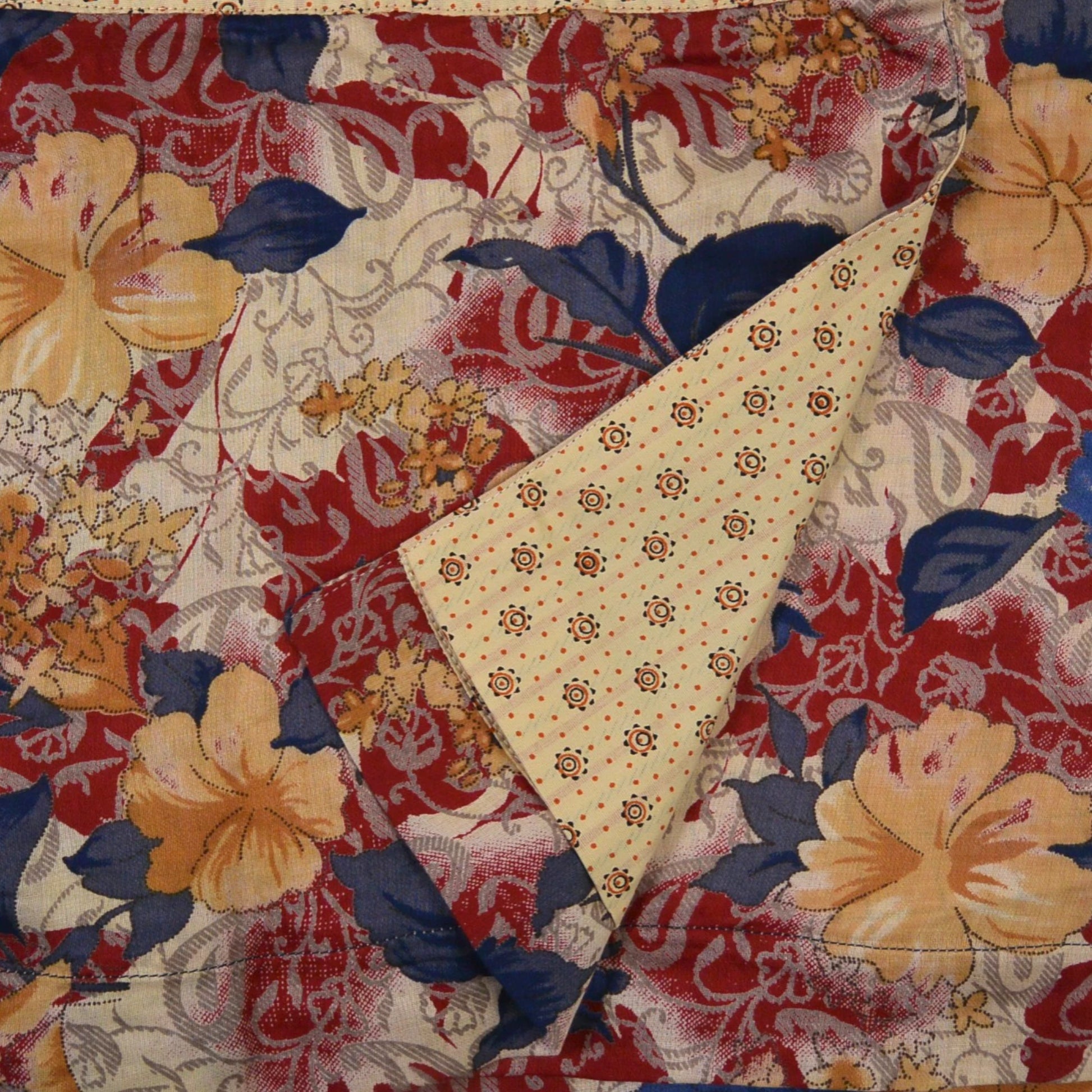  Wenderock von Nijens im Patchwork-Stil mit floralen Mustern in Gelb, Rot und Blau. 