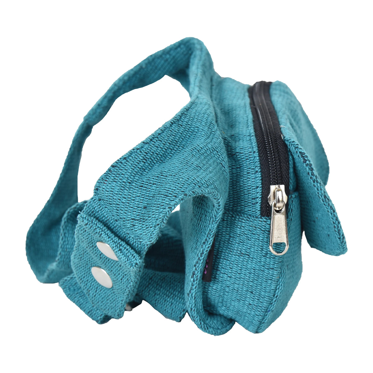 Kleine Gassi-Tasche MAINZ aus Baumwoll-Canvas Petrolblau, Seitenansicht mit Reißverschlussfach und Klappe