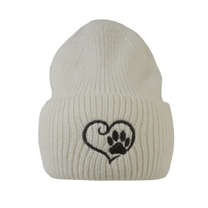 Vorderansicht der weißen Angora Beanie Marseille von Nijens mit Pfote-&-Herz-Stickerei