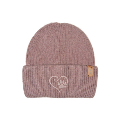 Vorderansicht der altrosa Angora Beanie Marseille von Nijens mit Pfote-&-Herz-Stickerei