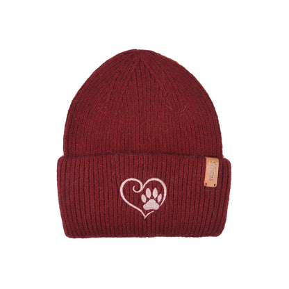 Vorderansicht der bordeauxroten Angora Beanie Marseille von Nijens mit Pfote-&-Herz-Stickerei