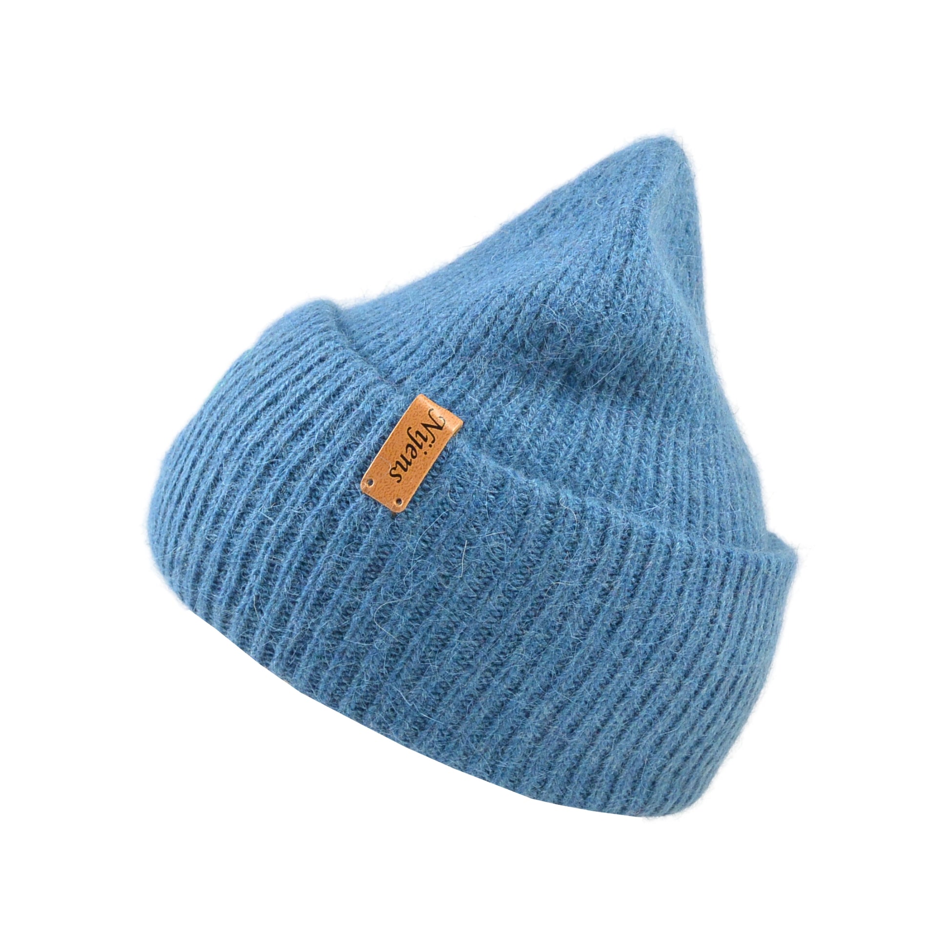 Seitenansicht der hellblauen Angora Beanie von Nijens