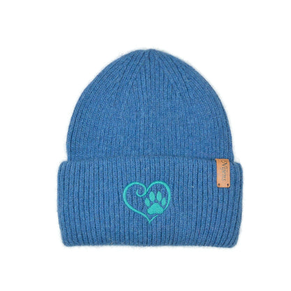 Vorderansicht der hellblauen Angora Beanie Marseille von Nijens mit Pfote-&-Herz-Stickerei
